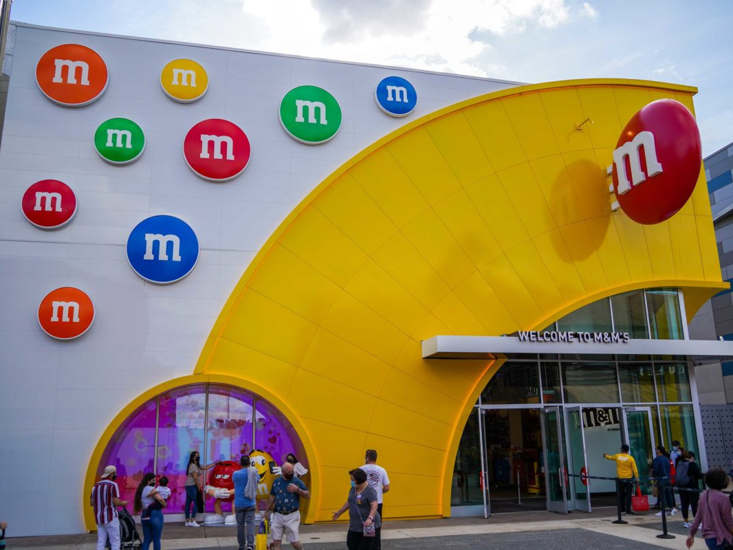 m and m entrance