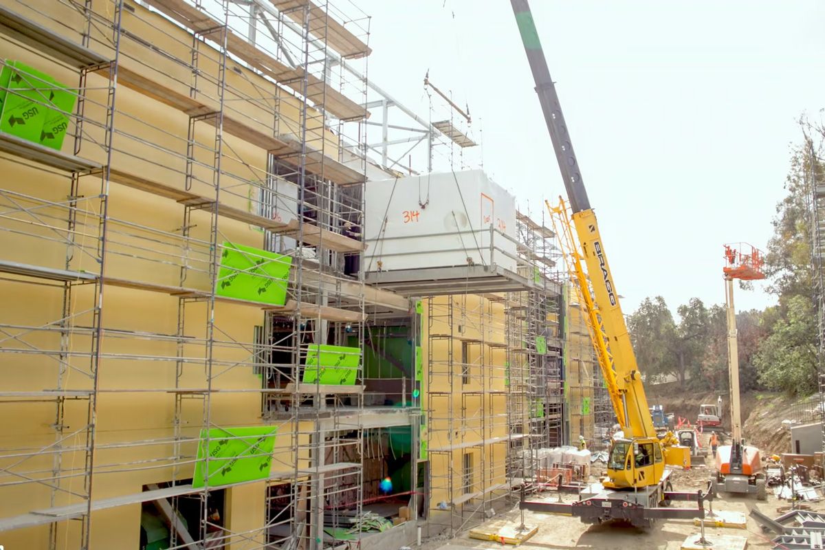 installing modular lac unit on construction site